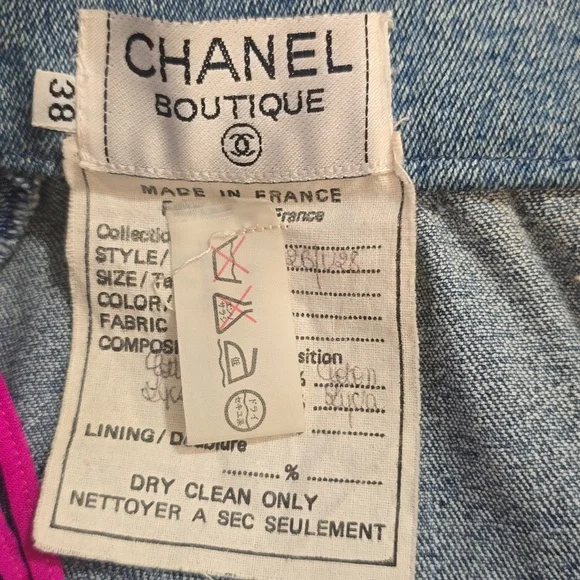 Chanel Boutique Denim Mini Skirt Size 38 Excellents Conditions.